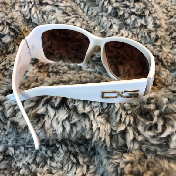 🌞 White Wide Rimmed sunglasses - Picture 2 of 7